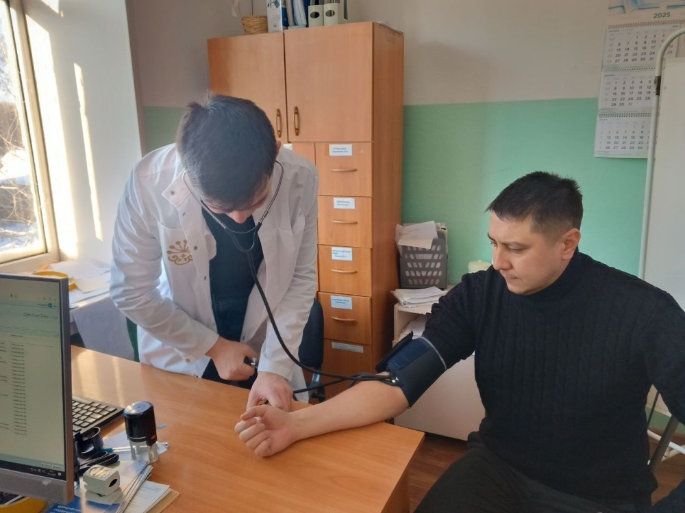 Главный врач больницы прошел диспансеризацию