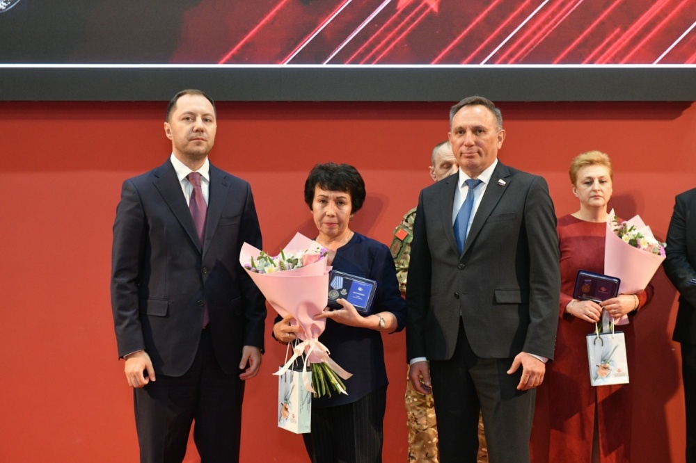 Наградой «За помощь фронту» удостоилась медицинская сестра детского прививочного кабинета Гульсум Идельбаевна