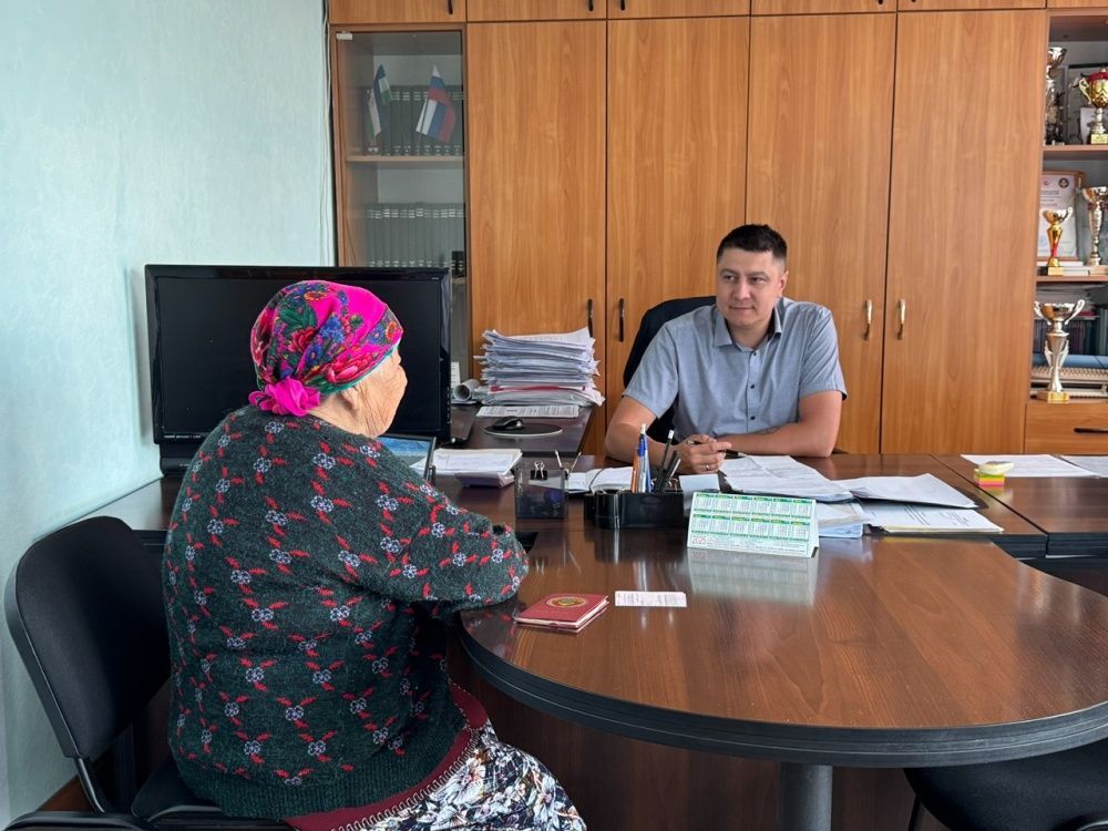 Вчера главный врач Исянгуловской ЦРБ Владислав Вагапов провел личный прием граждан