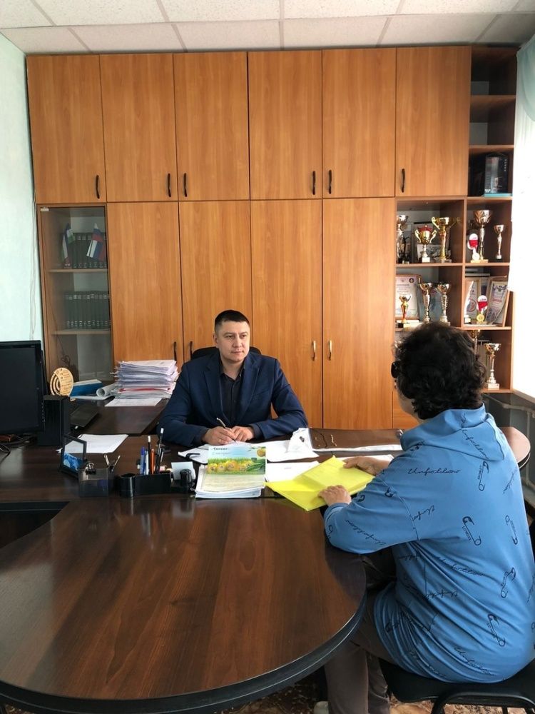 Сегодня главный врач Исянгуловской ЦРБ Владислав Радикович Вагапов провел личный приём граждан