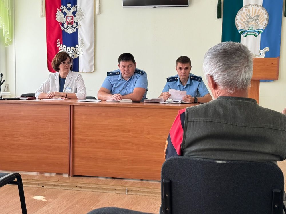 Сегодня в ГБУЗ РБ Исянгуловская ЦРБ состоялся совместный прием граждан