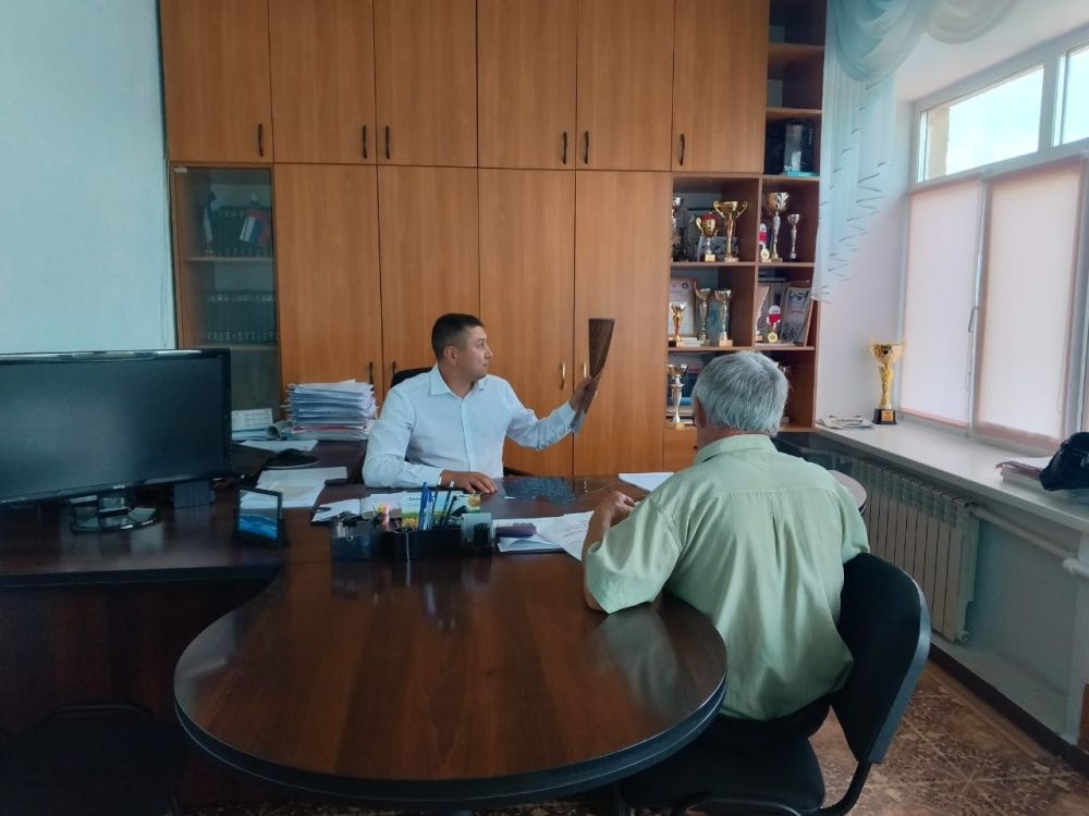 25 июля 2025г. главный врач Исянгуловской ЦРБ, в рамках работы с населением, провел личный прием граждан